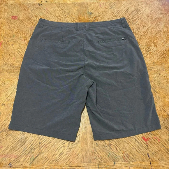 Travis Mathew Golf Casual Shorts Dark Gray Flat Front Performance Men’s Size 36 - Picture 2 of 7